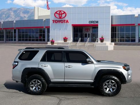 Used 2022 Toyota 4Runner TRD Off-Road Premium image 3