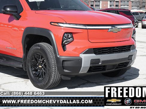 New 2025 Chevrolet Silverado EV LT image 40