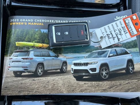 Certified 2023 Jeep Grand Cherokee Laredo AWD/4WD image 19