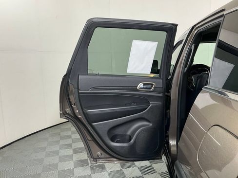 Used 2017 Jeep Grand Cherokee Limited AWD/4WD image 23