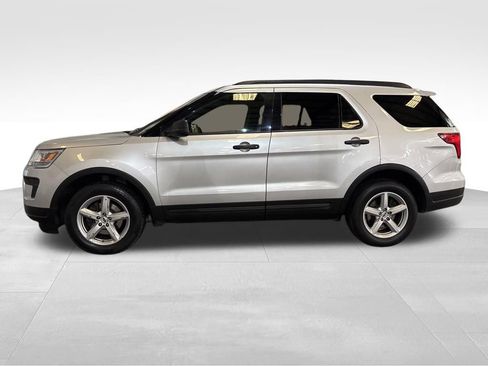 Used 2018 Ford Explorer 4WD image 2
