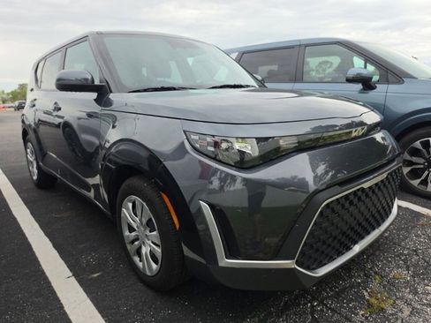 Certified 2023 Kia Soul LX FWD image 1