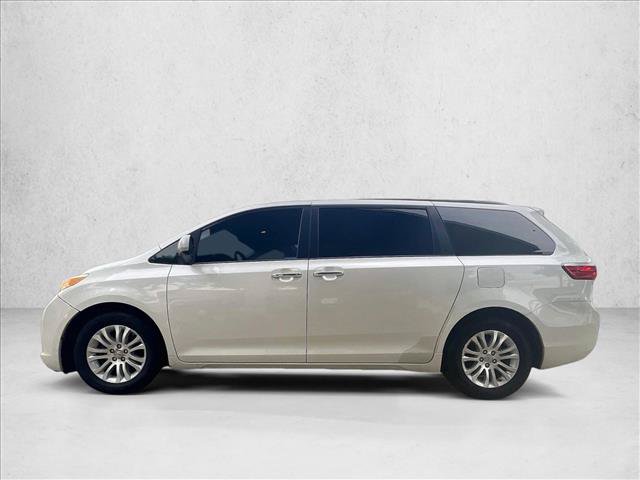Used 2017 Toyota Sienna XLE FWD image 6