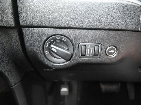 Used 2019 Dodge Charger SXT image 19