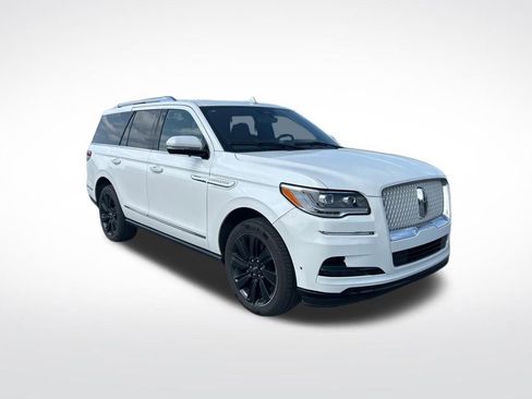 Used 2023 Lincoln Navigator Reserve AWD/4WD image 2