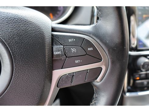 Used 2022 Jeep Grand Cherokee Laredo X AWD/4WD image 34