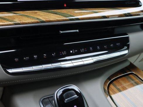 Used 2021 Cadillac Escalade Premium Luxury Platinum image 17