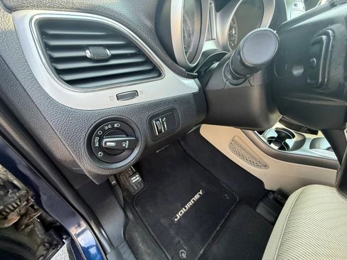 Used 2017 Dodge Journey SXT w/ Premium Group image 19