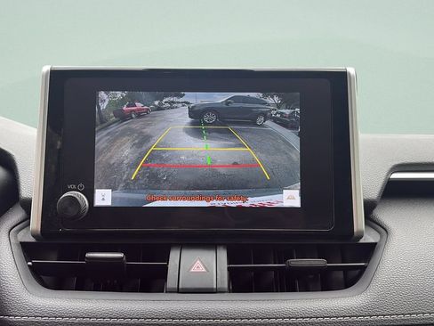Used 2023 Toyota RAV4 LE AWD/4WD image 18