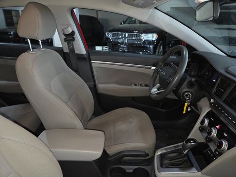 Used 2019 Hyundai Elantra SE FWD image 27
