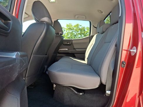 Used 2021 Toyota Tacoma SR5 AWD/4WD image 13