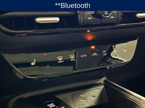 Used 2025 Nissan Kicks SR w/ SR Premium Package image 11