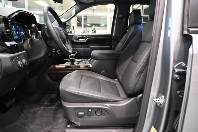 New 2026 Chevrolet Silverado 1500 RST w/ Redline Edition AWD/4WD image 12