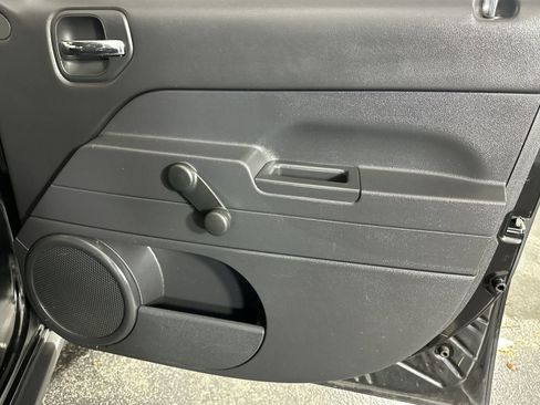 Used 2017 Jeep Patriot Sport image 28