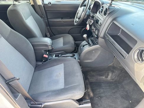 Used 2017 Jeep Patriot Latitude AWD/4WD image 16