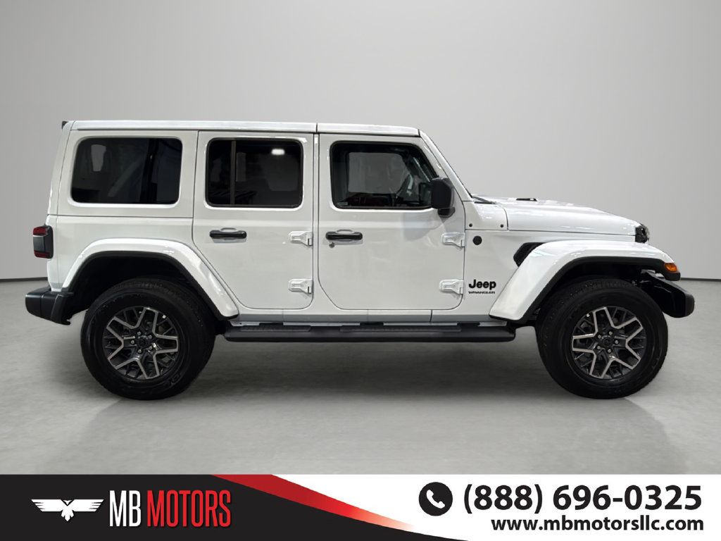Used 2025 Jeep Wrangler Unlimited Sahara AWD/4WD image 5