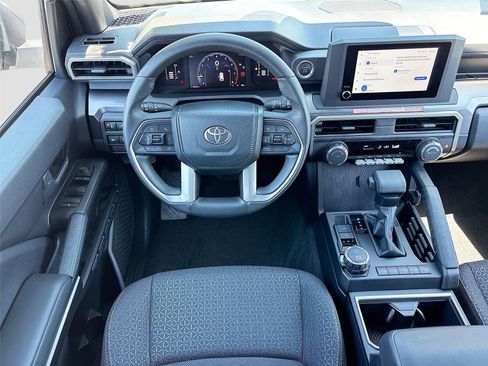Used 2025 Toyota 4Runner SR5 AWD/4WD image 25