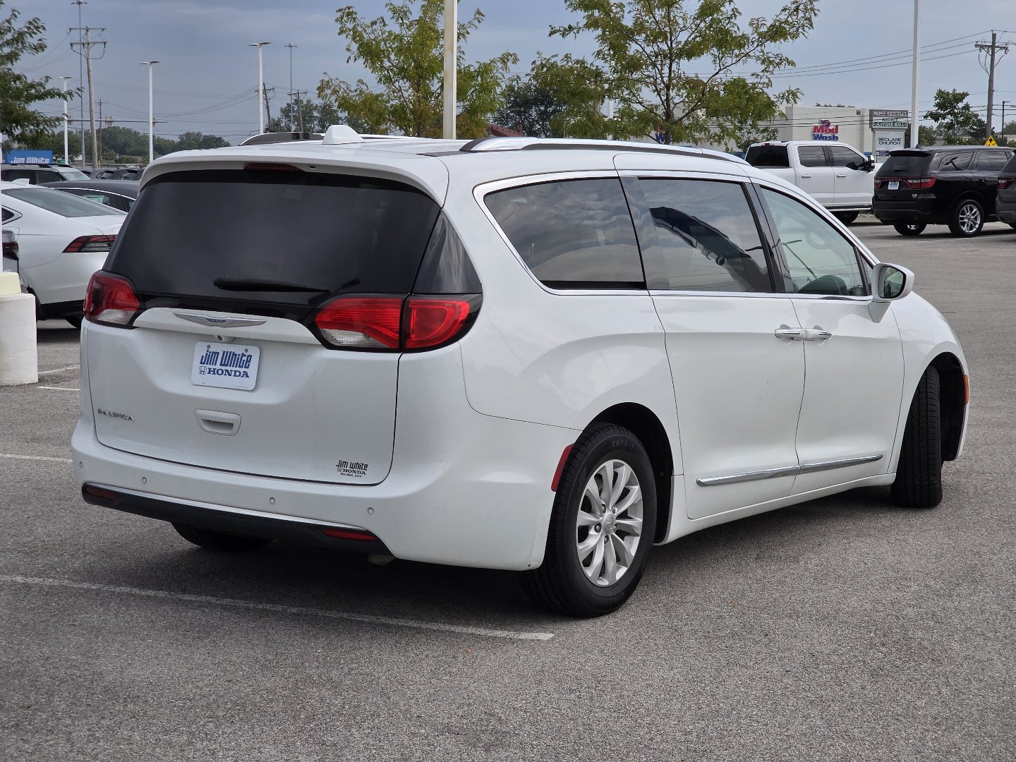 Used 2018 Chrysler Pacifica Touring-L FWD image 14