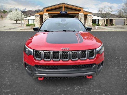 Used 2023 Jeep Compass Trailhawk w/ Trailhawk Elite Group AWD/4WD image 2