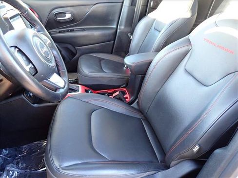 Used 2019 Jeep Renegade Trailhawk AWD/4WD image 13