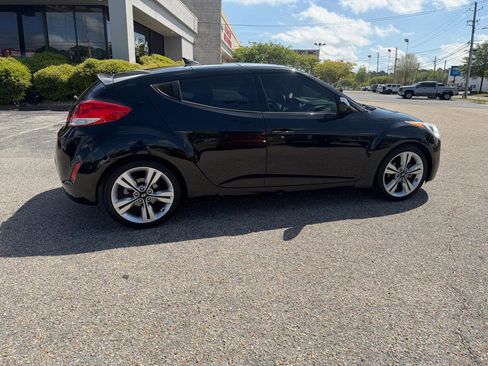 Used 2017 Hyundai Veloster Value Edition image 19