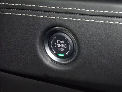Used 2025 Cadillac Escalade ESV Sport Platinum AWD/4WD image 9
