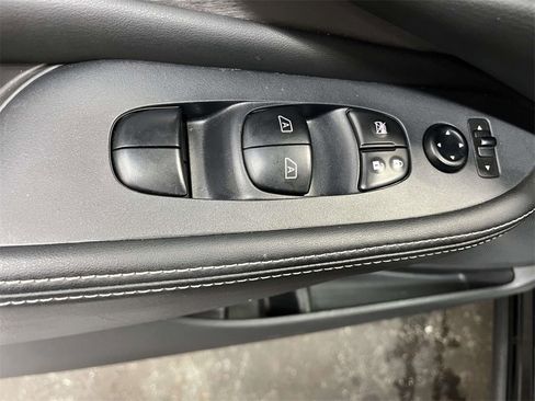 Used 2024 Nissan Murano SV image 17