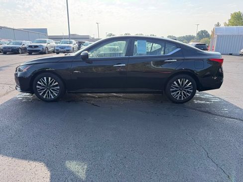 Used 2025 Nissan Altima 2.5 SV FWD image 10