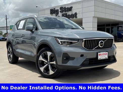 Used 2023 Volvo XC40 B5 Plus w/ Driver Assist Package AWD/4WD image 2