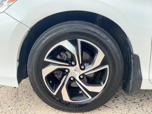 Used 2017 Honda Accord LX image 29
