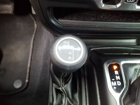 Used 2019 Jeep Wrangler Unlimited Sahara AWD/4WD image 24