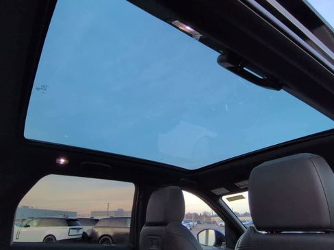 Used 2025 Land Rover Discovery Sport Dynamic SE image 22