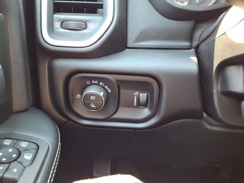 Used 2025 RAM 2500 Big Horn AWD/4WD image 18
