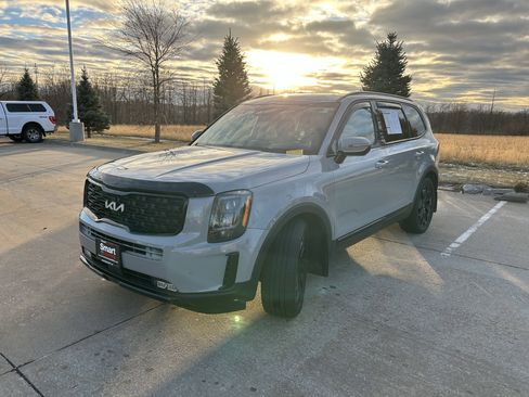 Used 2022 Kia Telluride SX w/ Nightfall Edition Package image 3