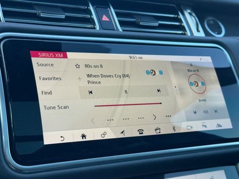 Used 2020 Land Rover Range Rover HSE image 17