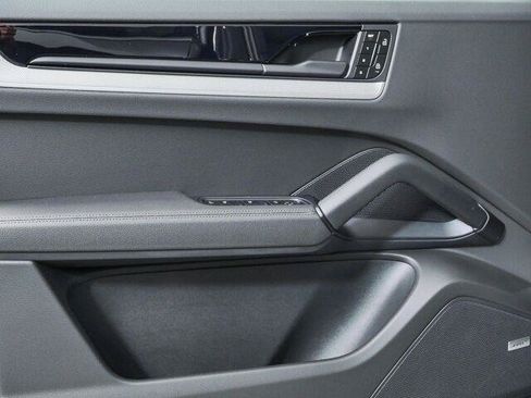 New 2026 Porsche Cayenne Coupe AWD/4WD image 6