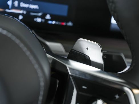 Used 2023 BMW 740i w/ Parking Assistance Package image 73