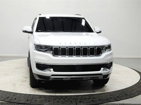 Used 2022 Jeep Wagoneer Series III image 2