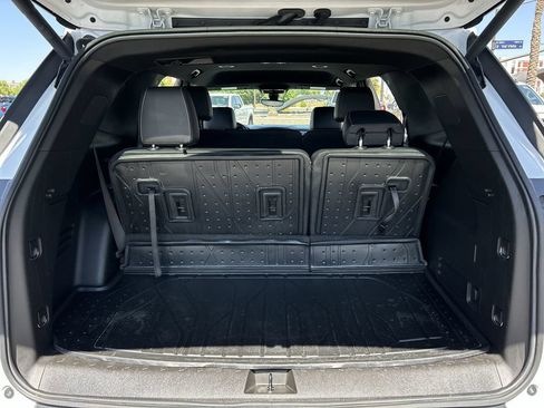 Used 2023 Chevrolet Traverse LT w/ LT Premium Package FWD image 26