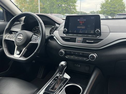 Used 2024 Nissan Altima 2.5 SR FWD image 3