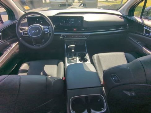Used 2026 Kia Carnival SX w/ SX Dark Edition Package FWD image 16