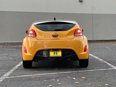 Used 2012 Hyundai Veloster w/ Style Pkg FWD image 4