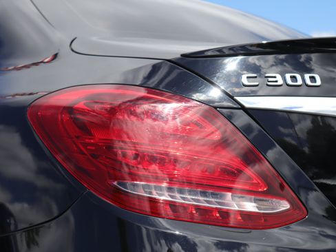 Used 2018 Mercedes-Benz C 300 Sedan image 33