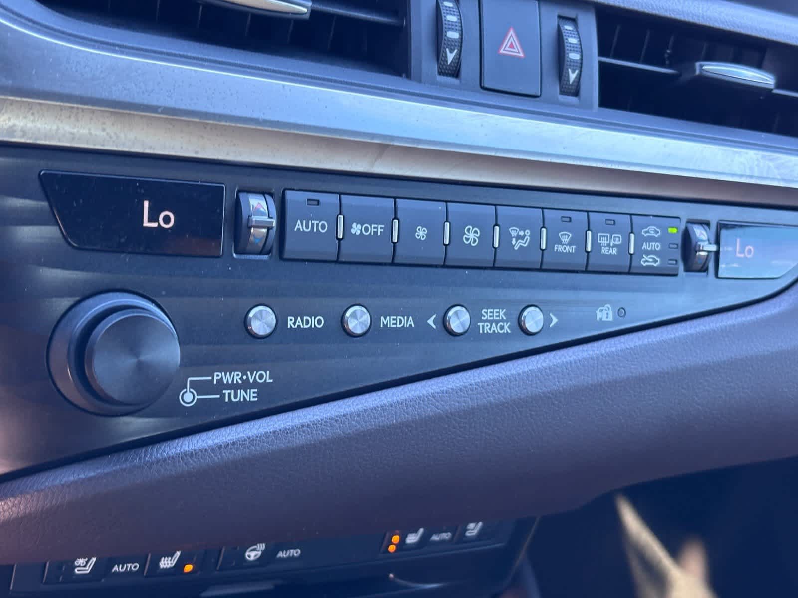 Used 2019 Lexus ES 300h w/ Premium Package FWD image 30