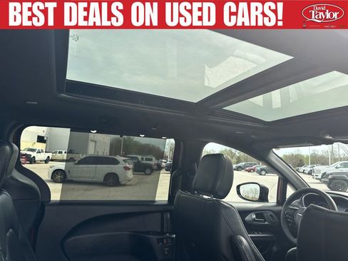 Used 2025 Chrysler Pacifica Limited FWD image 38