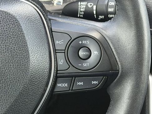 Used 2021 Toyota RAV4 XLE Premium FWD image 15