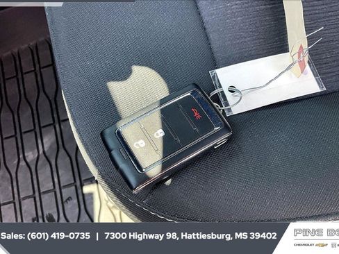 Used 2024 Jeep Grand Cherokee Laredo X RWD image 9