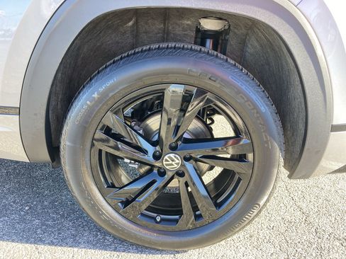 Used 2025 Volkswagen Atlas Cross Sport SEL R-Line image 19
