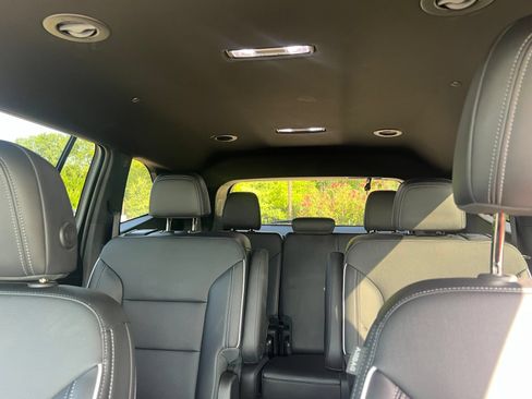 Used 2025 Buick Enclave Preferred FWD image 38