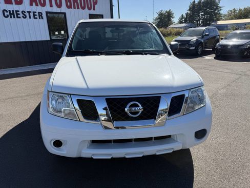 Used 2019 Nissan Frontier SV image 3